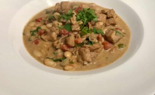 Deliciously Creamy One-Pan Chicken and Beanshealthy recipe