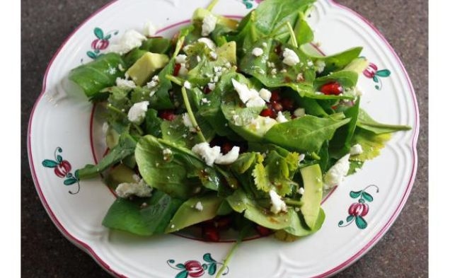 Arugula Salad With Pomegranate, Avocado and Goat Cheesehealthy recipe