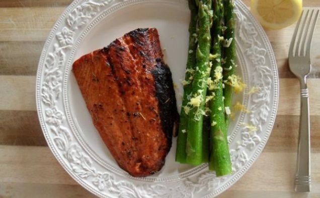 Balsamic & Honey Glazed Salmon with Lemony Asparagushealthy recipe