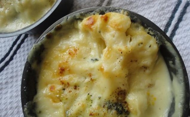 Cauliflower and Broccoli Gratin With Camembert Cheesehealthy recipe
