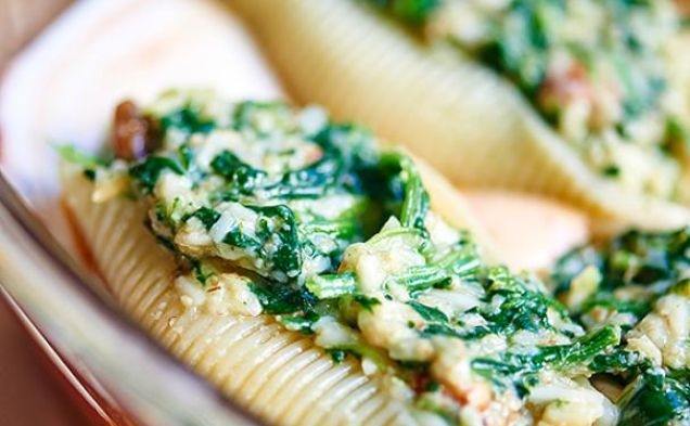 Cheesy Spinach Stuffed Shellshealthy recipe