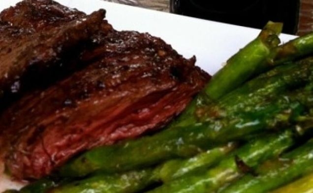 Chimichurri Skirt Steak with Grilled Asparagushealthy recipe