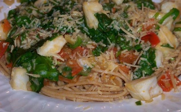 Colorful Tomato and Spinach Seafood Pastahealthy recipe