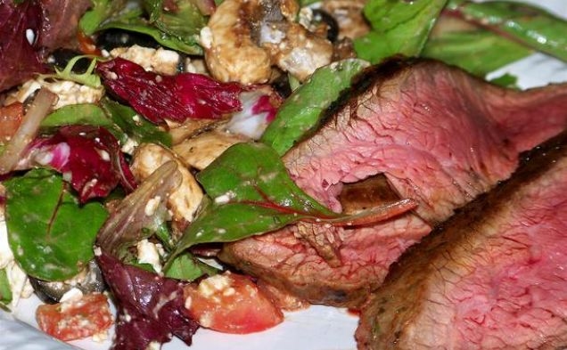 Flank Steak With Garlicky Mediterranean Saladhealthy recipe