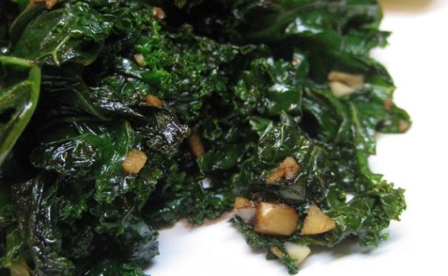 Garlicky Kalehealthy recipe