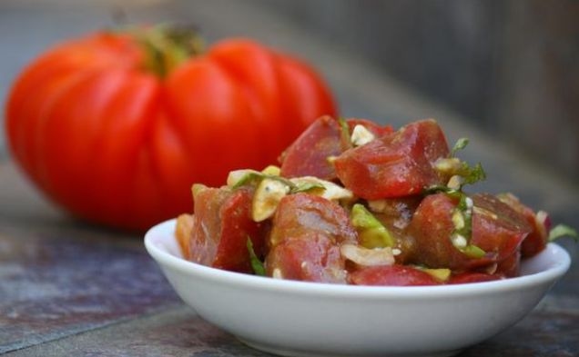 Heirloom Tomato Salad With Blue Cheesehealthy recipe