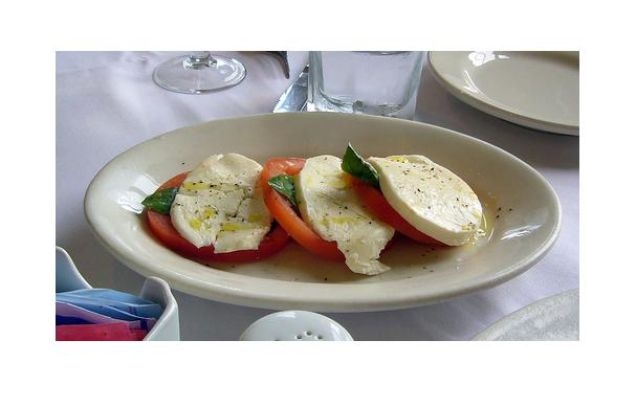 Italian Tomato and Mozzarella Capresehealthy recipe