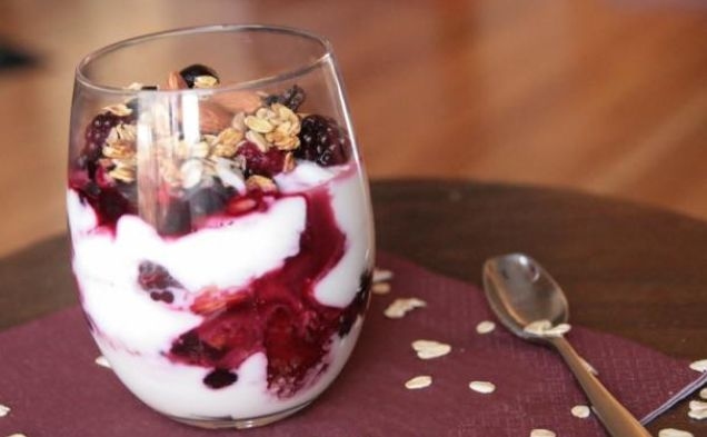 Mixed Berry Yogurt with Almondshealthy recipe