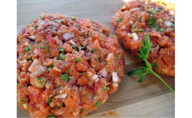 Salmon Burgers With Roasted Red Pepper Aiolihealthy recipe