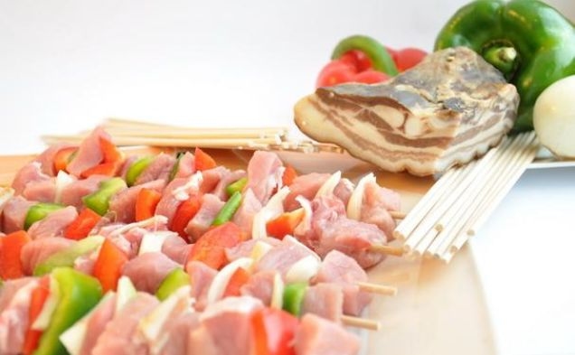Serbian Raznjici - Kebabs With Pork, Bacon, Onion and Sweet Pepperhealthy recipe