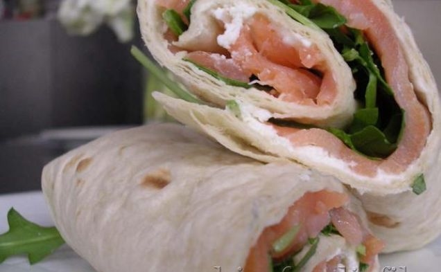 Smoked Salmon & Ricotta Wrapshealthy recipe