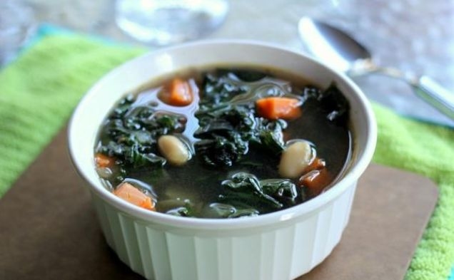 Sweet Potato, Kale & White Bean Souphealthy recipe
