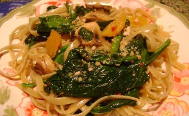 Baby Spinach With Fettuccini, Apricots & Walnutshealthy recipe
