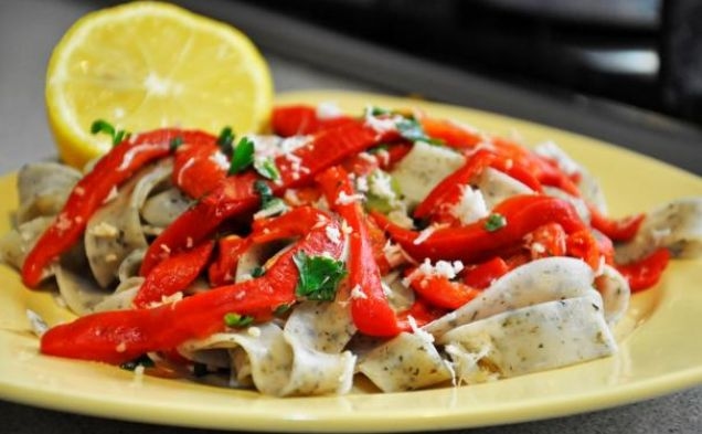 Basil Tagliatelle with Roasted Red Bell Pepper Saladhealthy recipe