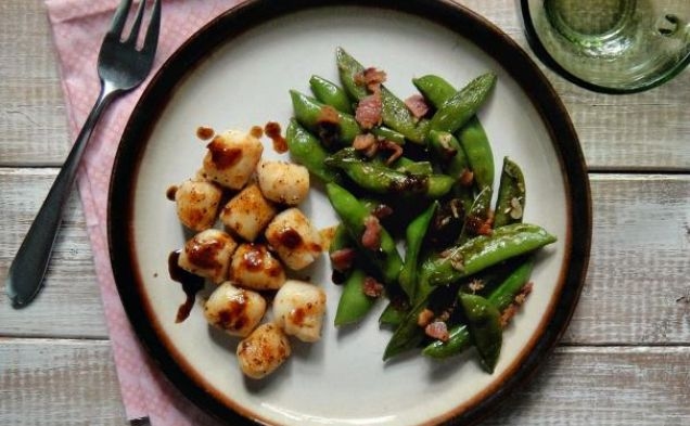 Bay Scallops with Snap Peas and Baconhealthy recipe