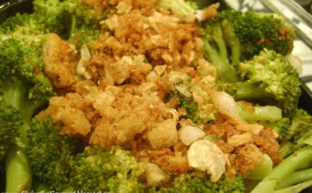 Broccoli With Sautéed Bread Crumbs & Garlichealthy recipe