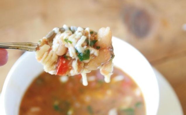 Chicken, Red Pepper, and White Bean Chilihealthy recipe