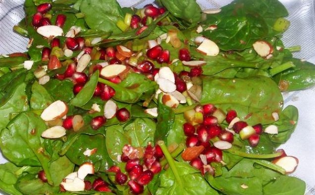 Colorful and Crunchy Pomegranate and Spinach Side Saladhealthy recipe