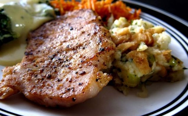 Easy Pork Chops on Stuffinghealthy recipe