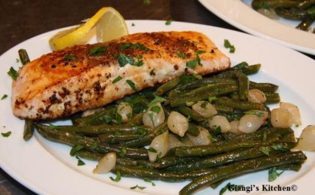 Green Beans with Pearl Onions and Salmonhealthy recipe
