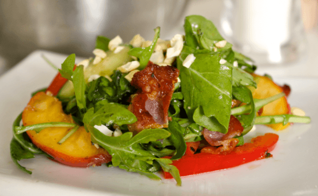 Green Salad with Bacon and Peacheshealthy recipe