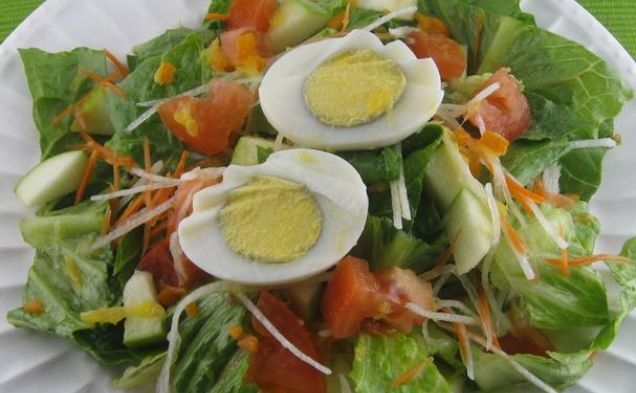Green Salad With Fresh Orange Juice Dressinghealthy recipe