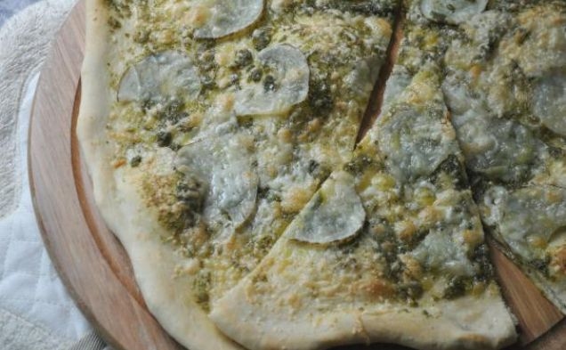 Homemade Thin Crust Pizza + Pesto + Potatohealthy recipe