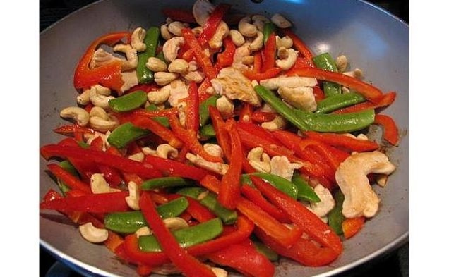 Honey Mustard Chicken With Cashews and Veggieshealthy recipe
