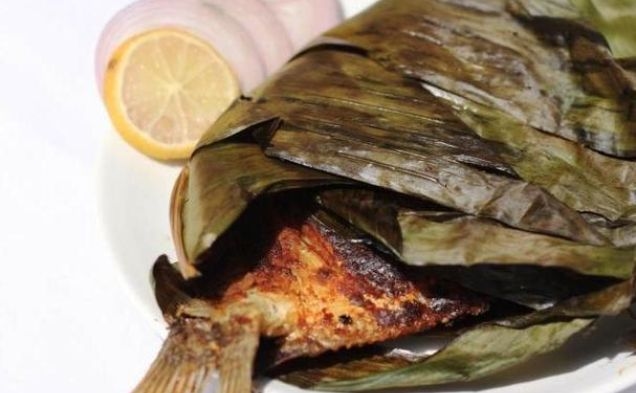 Karimeen Vazhayilayil Pollichathu/pearlspot Dry Fried On Banana Leafhealthy recipe
