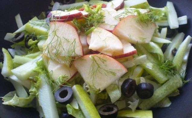 Lettuce, Apple, and Cucumber Salad with Fennel and Walnutshealthy recipe