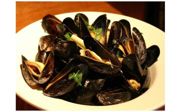 Mussels In Ginger and Lemongrass Brothhealthy recipe