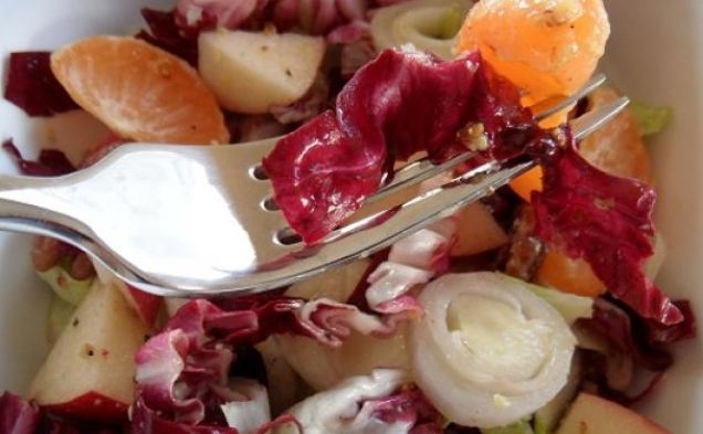 Radicchio & Endive Salad with Pecans, Apple & Mandarinhealthy recipe