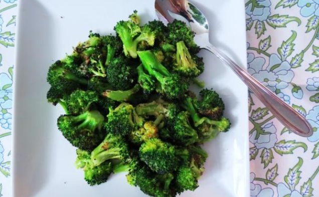 Roasted Broccoli with Lemon and Garlichealthy recipe