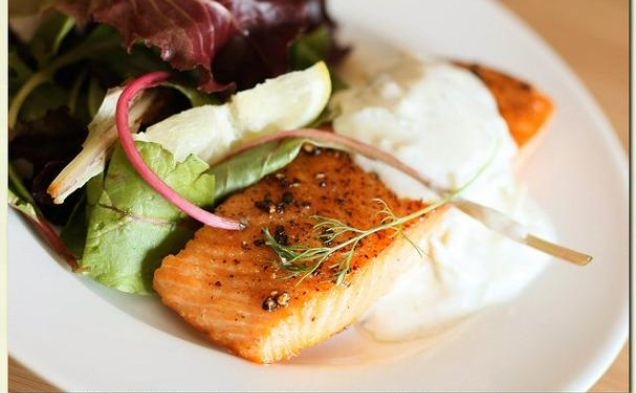 Seared Salmon With Garlic Dill Sour Creamhealthy recipe