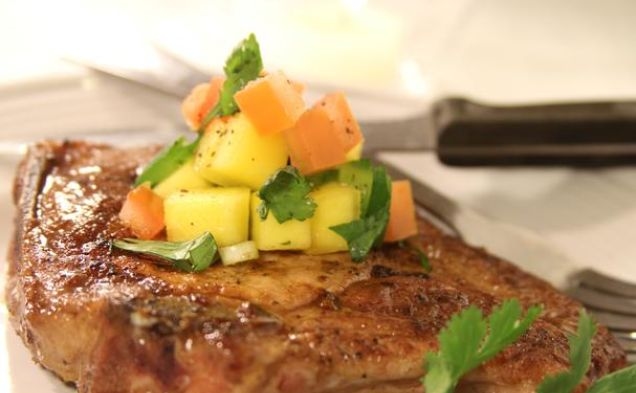 Seared Pork Chops with Mango Salsahealthy recipe