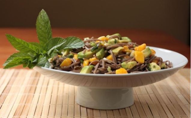 Soba Noodle Salad with Avocado and Mangohealthy recipe