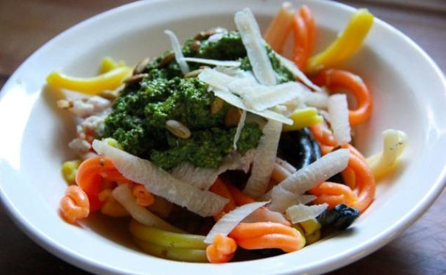 Spinach & Toasted Pumpkin Seed Pesto Pastahealthy recipe