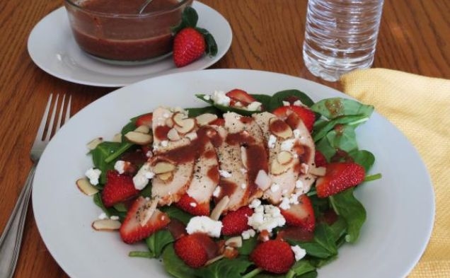 Spinach Salad with Strawberry Vinaigrettehealthy recipe