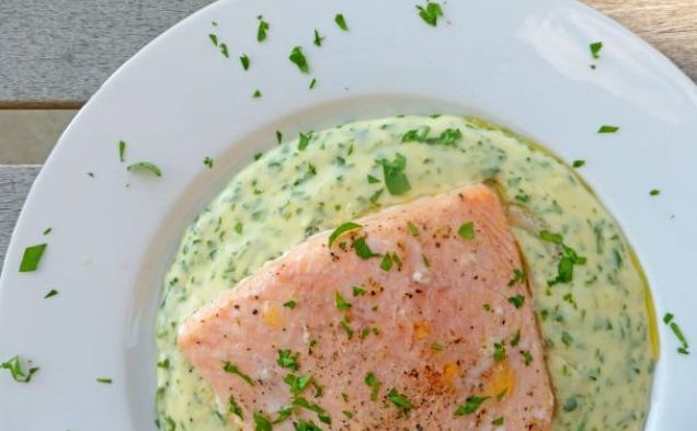 Spring Time Lunch: Baked Salmon with Parsley Saucehealthy recipe