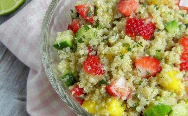 Strawberry-Mango Quinoa Saladhealthy recipe