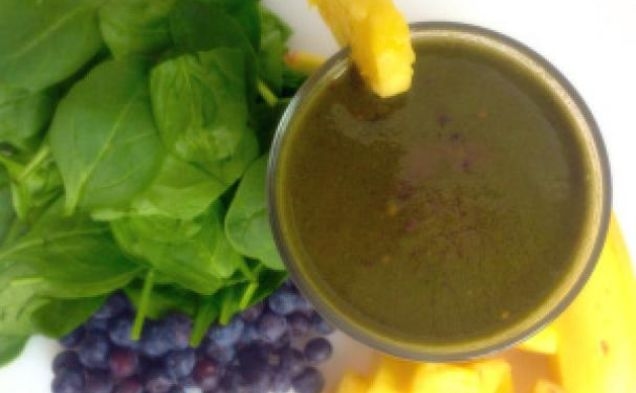 TROPICAL BANANA GREEN SMOOTHIEhealthy recipe