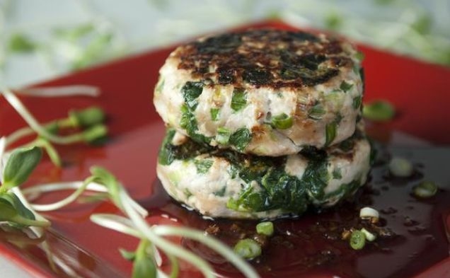 Turkey-Spinach Burgers With Sweet Soy-Ginger Saucehealthy recipe