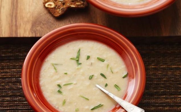 Tuscan White Bean Soup with Olive Oil and Rosemaryhealthy recipe