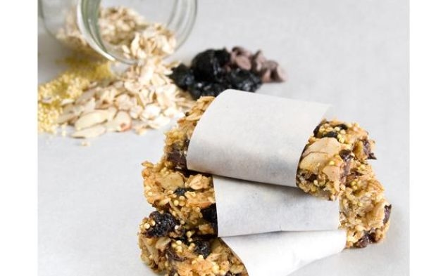 Vanilla Bean Cherry Granola Barshealthy recipe