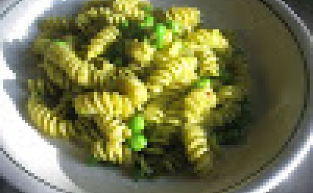 Zesty Green Pea and Jalapeño Pesto Pastahealthy recipe